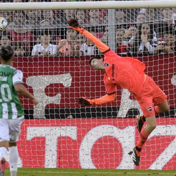 Newell’s y una tarde para el olvido: el Navasgate, derrota inesperada ante Banfield y una agresión