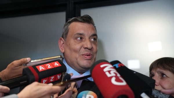 El Gobierno bonaerense denunció en la Justicia un complot de 24 policías cercanos al candidato de LLA