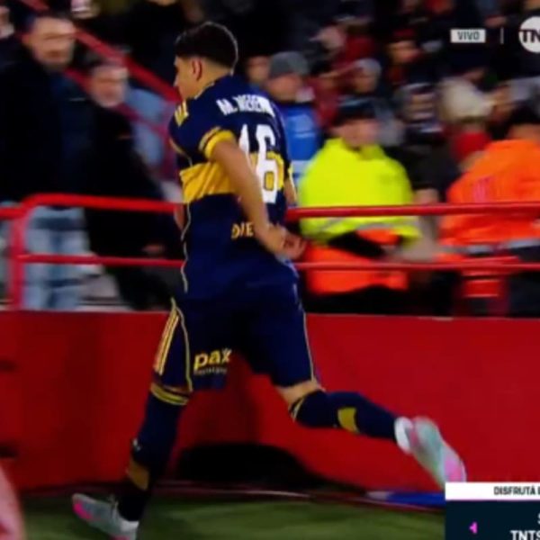 El cambio en Boca que desnudó el desconcierto: Merentiel se fue derecho al vestuario