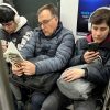 Polémica inesperada: ¿leer libros en un viaje de quince minutos en el subte es de presumidos?