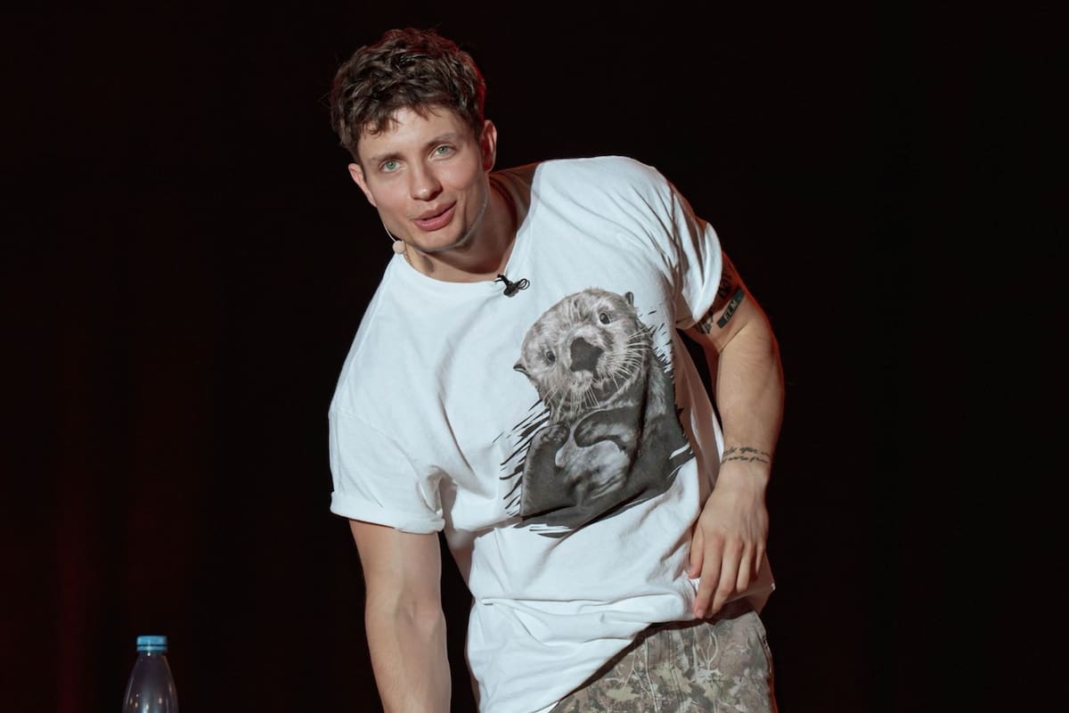 Quién es el actor Matt Rife y por qué quedó a cargo de la tenebrosa muñeca Annabelle
