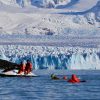 Con el agua a 2° y sin traje de neoprén, más de un centenar de atletas nadaron frente al Glaciar Perito Moreno