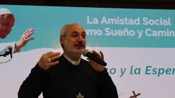 En un duro documento, la Iglesia alertó sobre “la necesidad de una economía con rostro humano”