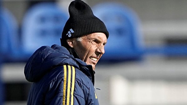 Russo, que nunca repitió un once, busca soluciones urgentes para asegurar su continuidad en Boca