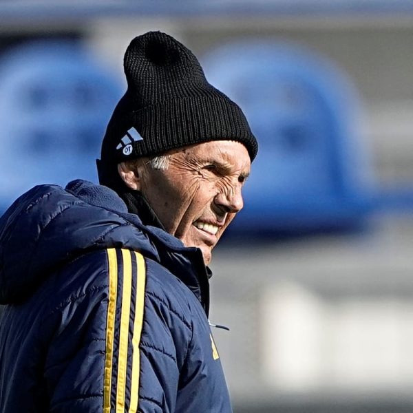 Russo, que nunca repitió un once, busca soluciones urgentes para asegurar su continuidad en Boca