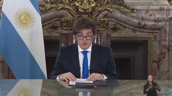 ¿El superávit es real? Visiones cruzadas entre economistas