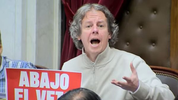 El fuerte mensaje de Castillo a De Loredo tras sugerir un cambio de último momento en el régimen de votación sobre el aumento jubilatorio