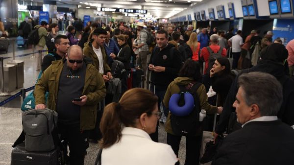 Paro de controladores aéreos. Aerolíneas Argentinas anticipa otra jornada de conflicto con sus vuelos