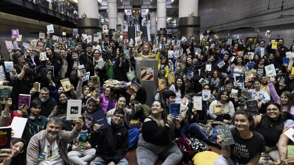 Un festival de historias en el subte con “suelta” de libros y lecturas compartidas