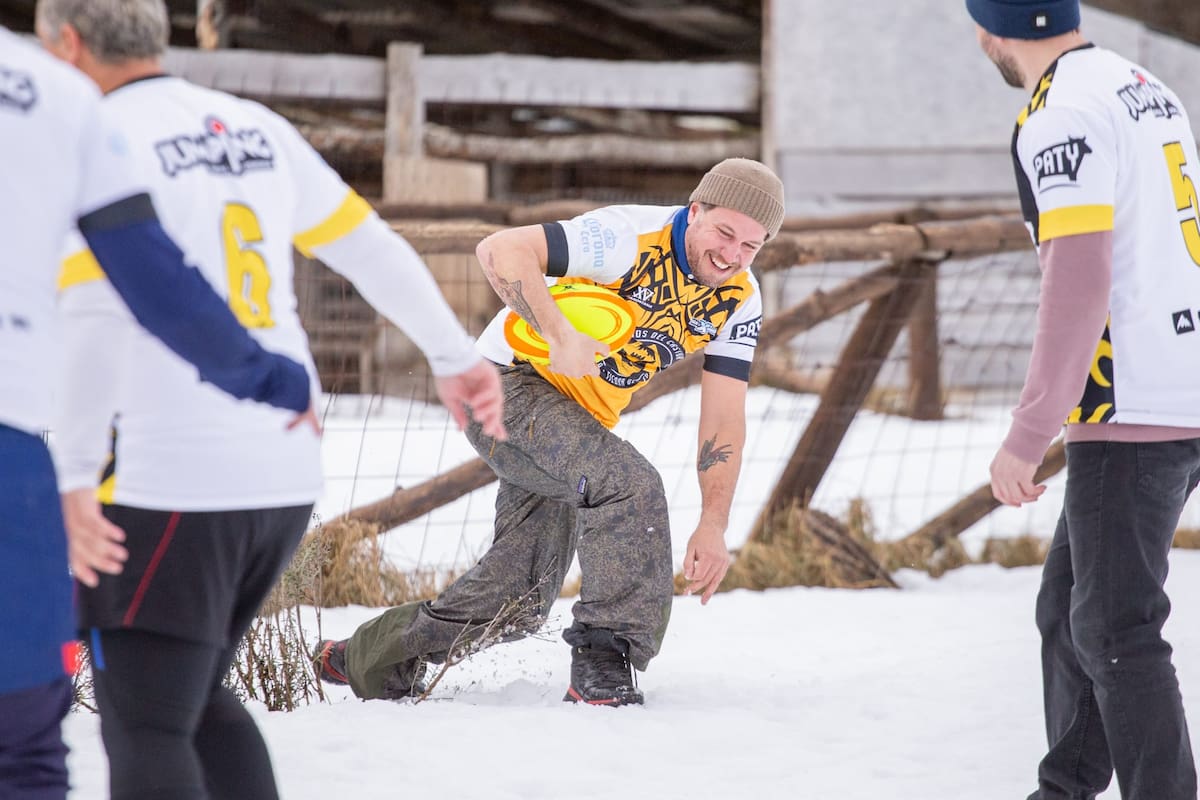 Rugby extremo: el torneo que reúne en la nieve a ex Pumas y locales en el fin del mundo desde 2005