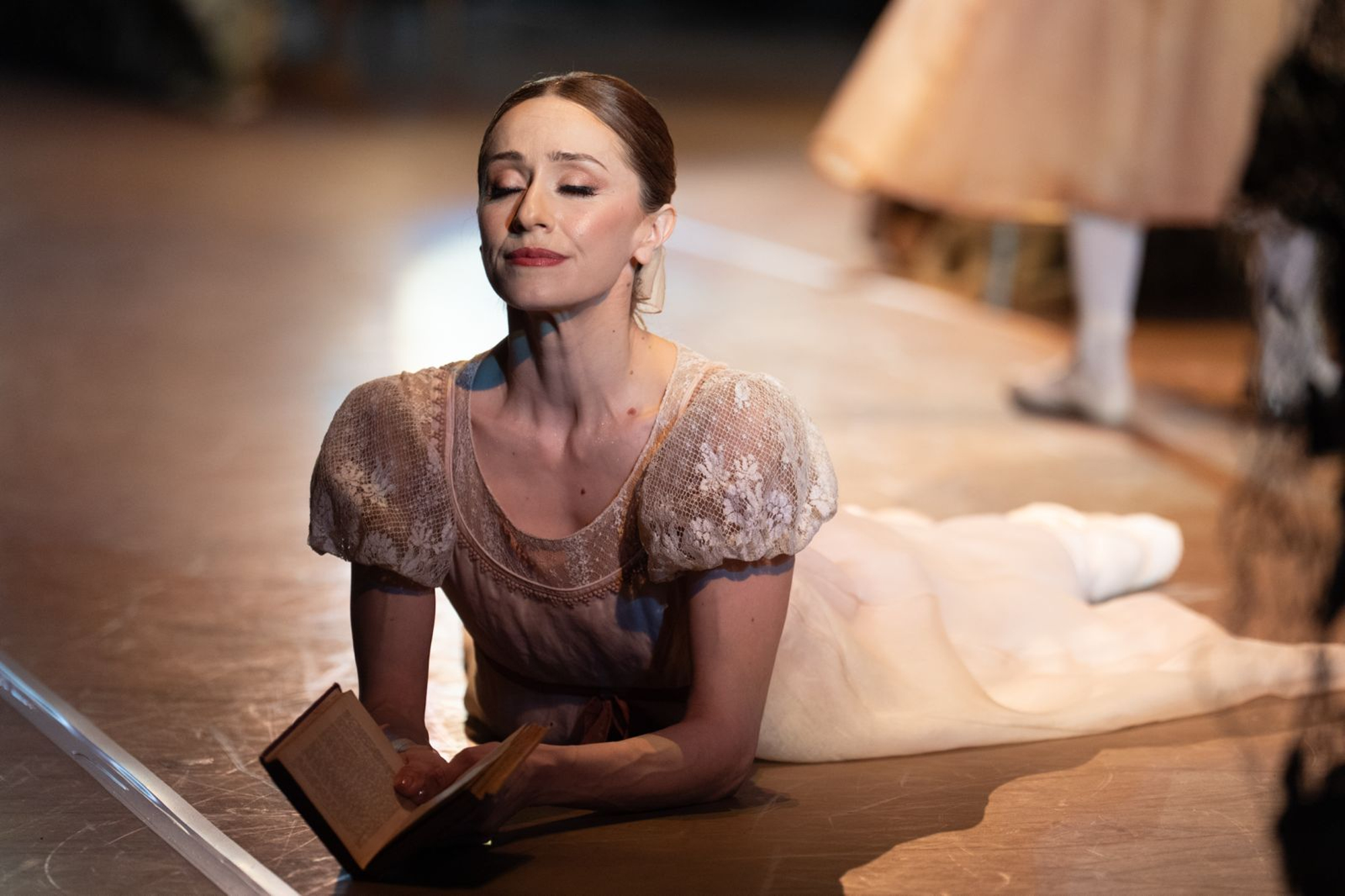 Tras el fenómeno de su última visita, Marianela Núñez vuelve al Teatro Colón para protagonizar “Onegin”