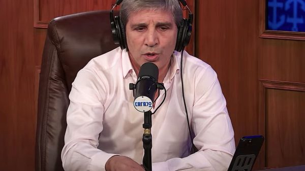 Caputo: “Vamos a vender hasta el último dólar en el techo del programa”