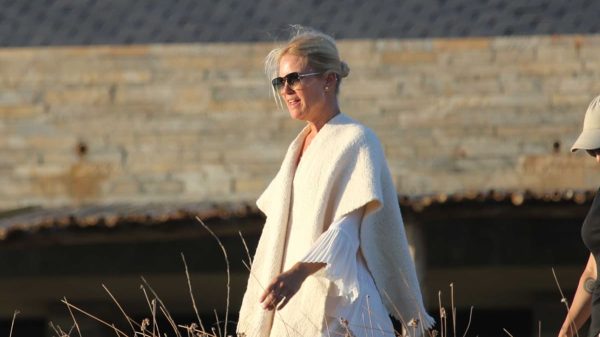 Del total white de Valeria Mazza a la romántica caminata de Andrés Calamaro con su esposa, los famosos disfrutan de Punta del Este