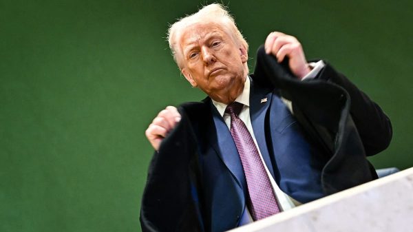 ¿Quién puede frenar a Trump? Sus ambiciones encuentran cada vez más límites dentro y fuera de Estados Unidos