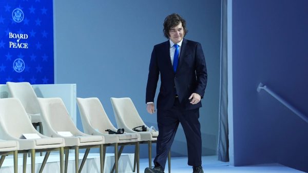 Del fulgor internacional al barro local