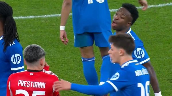 Vinicius hizo todo: el golazo, la provocación y la denuncia de racismo; Prestianni se tapó la boca en la cancha y afuera