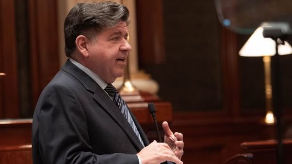 ¿Viviendas asequibles en Illinois? El BUILD Plan anunciado por JB Pritzker que busca facilitar procesos de construcción