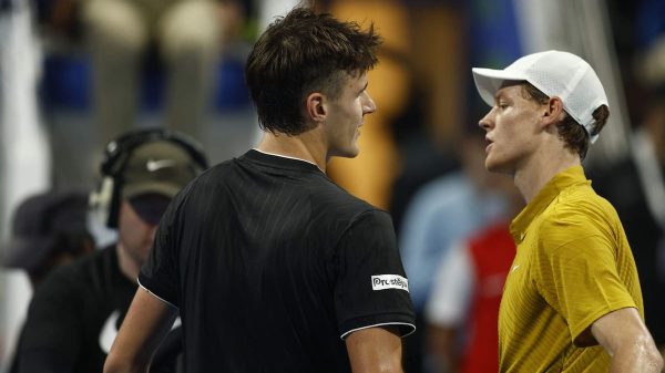 Jannik Sinner perdió con Jakub Mensik en los cuartos de final del ATP 500 de Doha