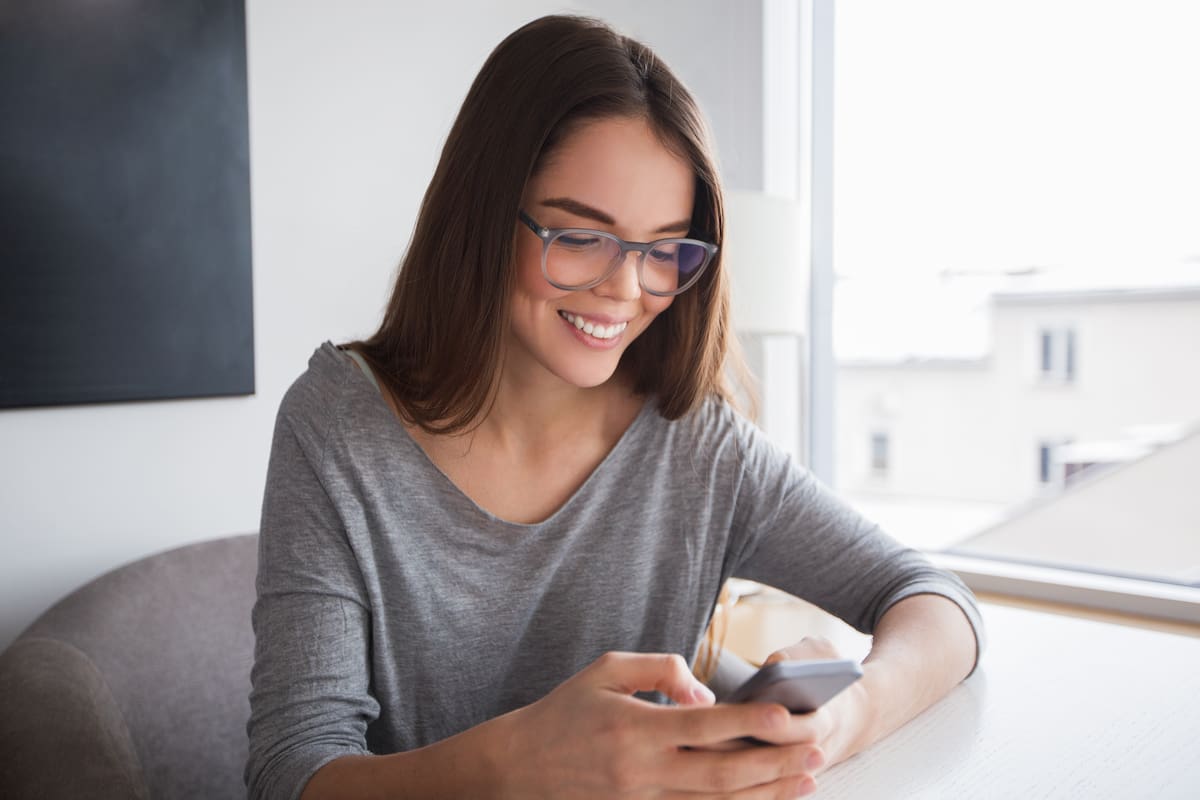 Los que mandan mensajes escritos en vez de audios comparten cuatro rasgos impactantes, según la psicología