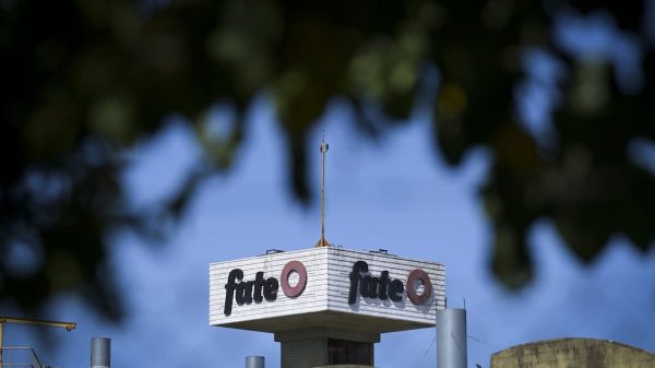 Convocados por el Gobierno, Fate y el sindicato se reúnen con más de 900 despidos en juego y posiciones muy distantes