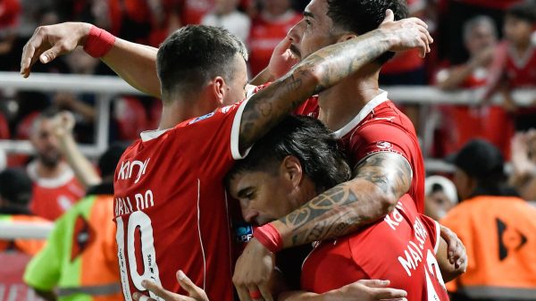 Independiente le ganó a Central Córdoba con dos goles en el final de un partido durísimo