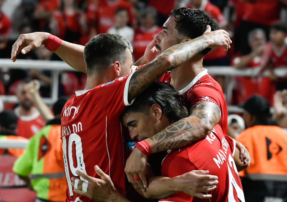 Independiente le ganó a Central Córdoba con dos goles en el final de un partido durísimo