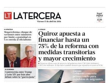 Grupo de personas en una esquina de Bogotá, discutiendo sobre la nueva política de visados de EE.UU.