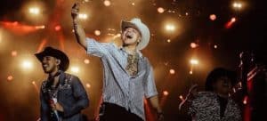 Multitud animada en el Estadio Atanasio Girardot durante la presentación de Grupo Firme.