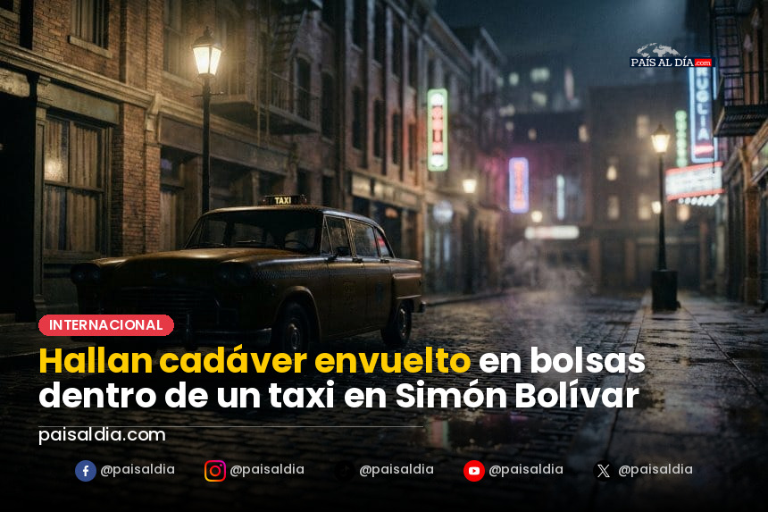 Taxi con ventanas empañadas, bolsas negras visibles en el asiento trasero, patrullas alrededor.