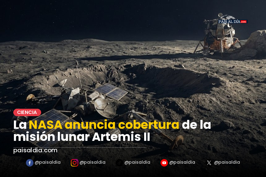 Un cohete imponente en la plataforma de lanzamiento bajo un cielo despejado.