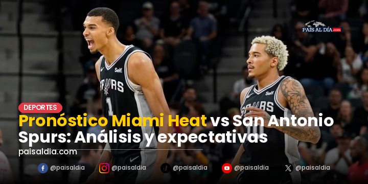 Jugadores de Miami Heat y San Antonio Spurs en acción, con el balón en juego en la cancha del estadio.