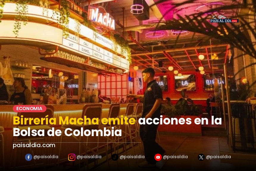 Un grupo de jóvenes sonrientes en una birrería, levantando cervezas artesanales en un ambiente festivo.