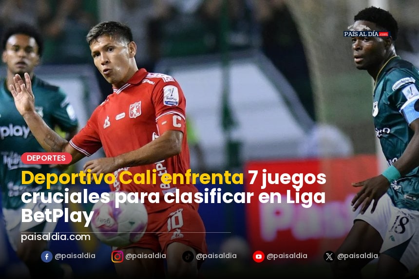 Jugadores del Deportivo Cali celebran un gol en el estadio, con la afición animando de fondo.