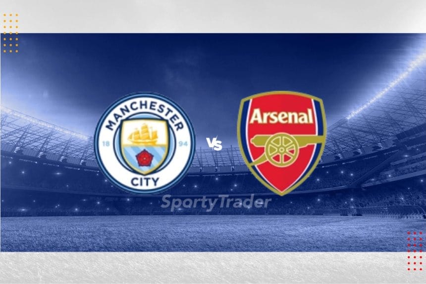 Jugadores de Manchester City y Arsenal en acción, con el Etihad Stadium de fondo y aficionados animando.