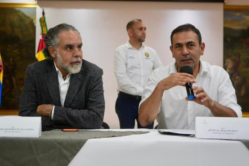 Grupos de maestros marchan bajo pancartas en Bogotá, exigiendo derechos laborales.