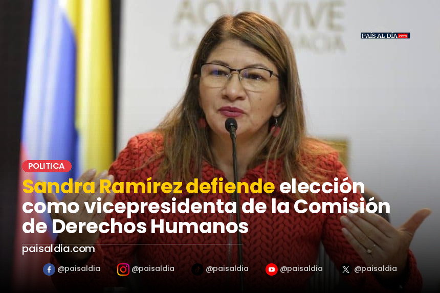 Sandra Ramírez en el Senado, rodeada de miembros de la Comisión de Derechos Humanos, con expresión decidida.