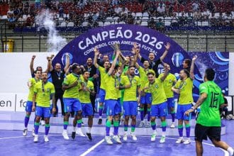 Jugadores argentinos celebran el gol en la semifinal contra Ecuador.