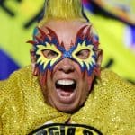 Jugadoras de la Selección Colombia Sub-17 celebran su victoria en el Sudamericano, con trofeo en mano y sonrisas de alegría.