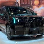 El Zeekr 009 2026 exhibido en el Salón del Automóvil de Pekín, con un diseño elegante y detalles de lujo.