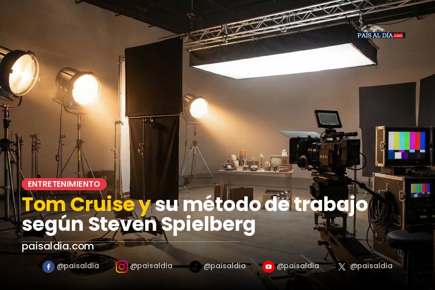 Steven Spielberg y Tom Cruise conversan animadamente en el SXSW Festival.